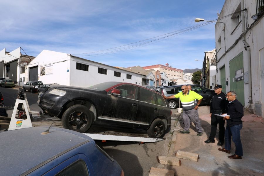 Imagen de la noticia El Ayuntamiento retira de la calle más de 120 veh…