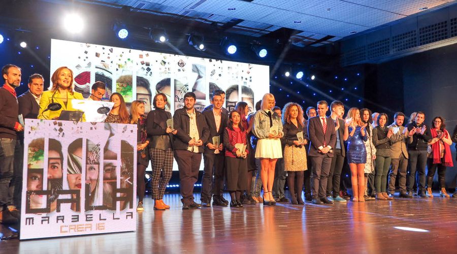 El regidor respalda a los jóvenes creadores en la Gala Marbella Crea