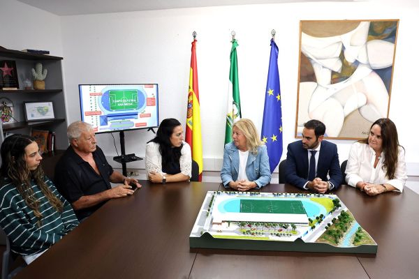 El Ayuntamiento rendirá homenaje a Ana Mesa designando con su nombre el campo de fútbol del nuevo complejo deportivo de Nueva Andalucía