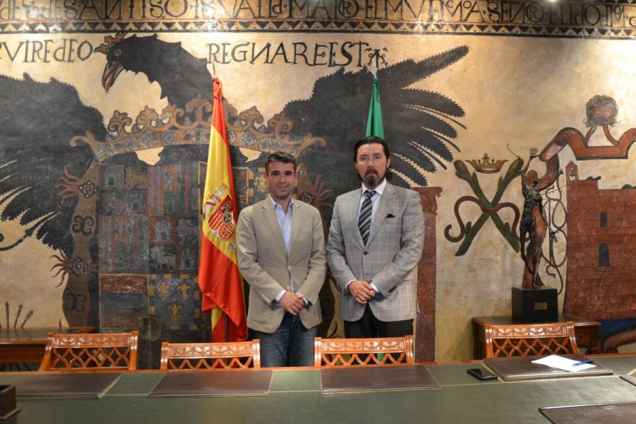 Imagen de la noticia El alcalde se reúne con el cónsul de Ecuador en M…