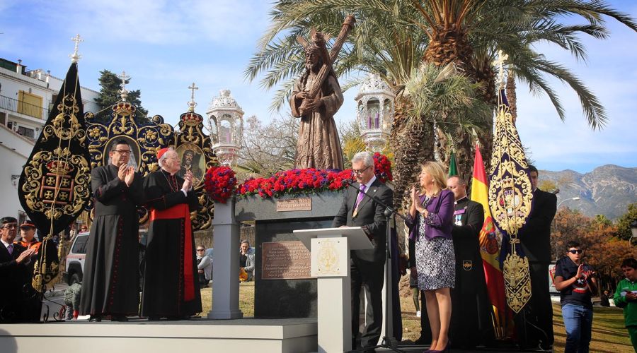 La alcaldesa destaca que la estatua del Nazareno “ensalzará el lugar y llenará de orgullo a todos aquellos que sienten devoción por el ‘Señor de Marbella’”