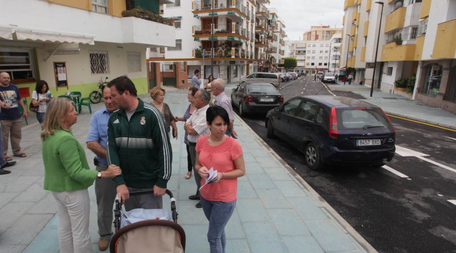 El Ayuntamiento ejecuta la remodelación integral de la calle Vélez Málaga de San Pedro Alcántara