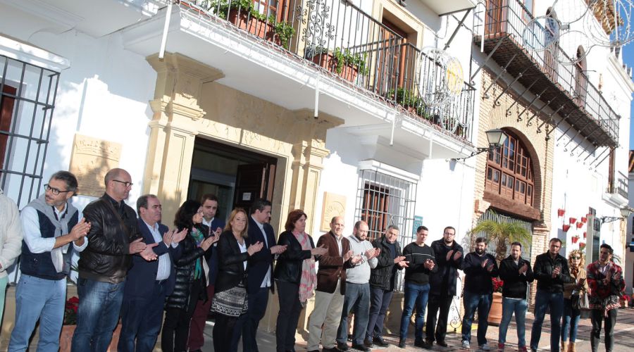 La Corporación municipal guarda un minuto de silencio en solidaridad con las víctimas del ataque de Berlín