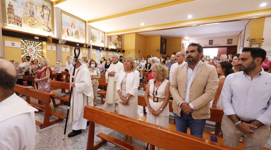 La alcaldesa asiste a la misa de clausura del año jubilar con motivo de la celebración del 50 aniversario de la parroquia de la Divina Pastora