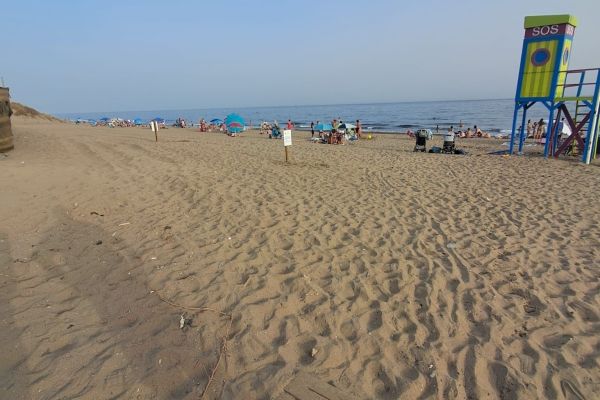 El Ayuntamiento confirma que las playas de El Cable, Río Real y Los Monteros permanecen abiertas y destaca que los controles sanitarios mantienen una evolución favorable