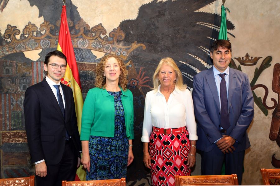 Imagen de la noticia La alcaldesa recibe a la embajadora de Lituania e…