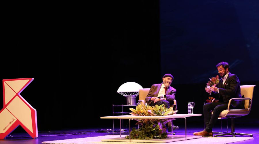 El Festival Marpoética vive su broche de oro final en el Teatro Ciudad de Marbella