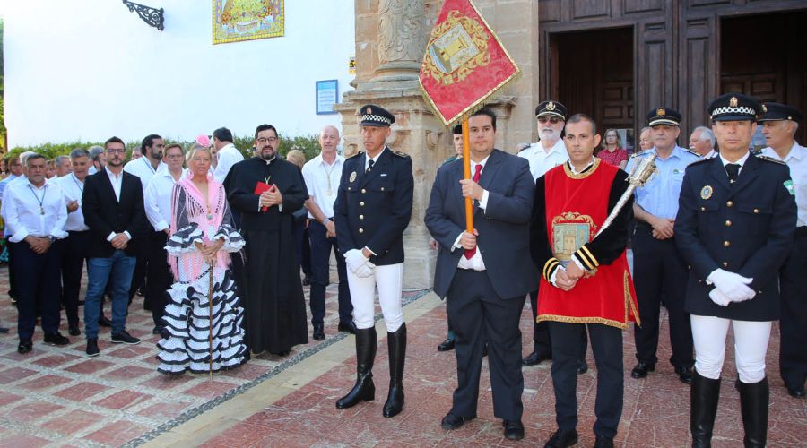 La alcaldesa en funciones asiste a la procesión cívico-religiosa a la Cruz del Humilladero