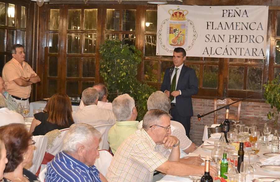 Imagen de la noticia El alcalde asiste a la cena de la Peña Flamenca d…
