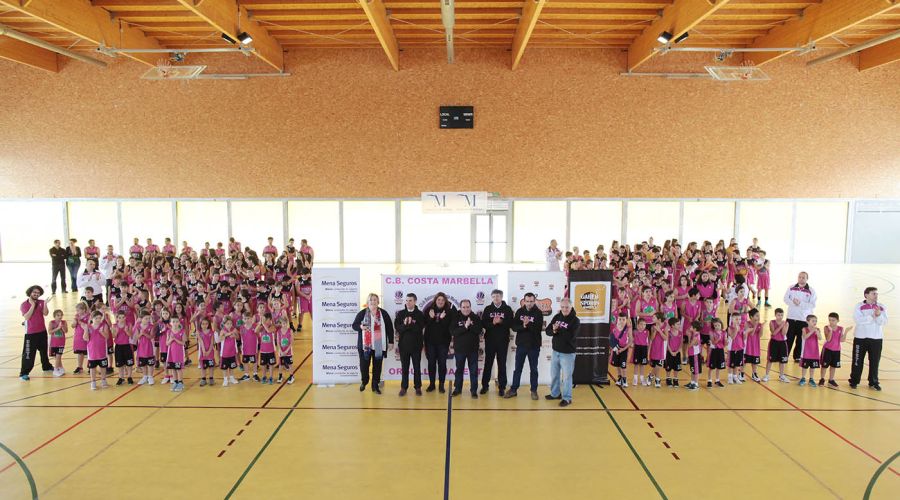 El alcalde asiste a la presentación de los equipos del Club de Baloncesto Costa Marbella 2016/17