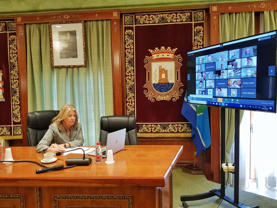 Imagen de la noticia El Ayuntamiento y el sector hotelero estudian med…