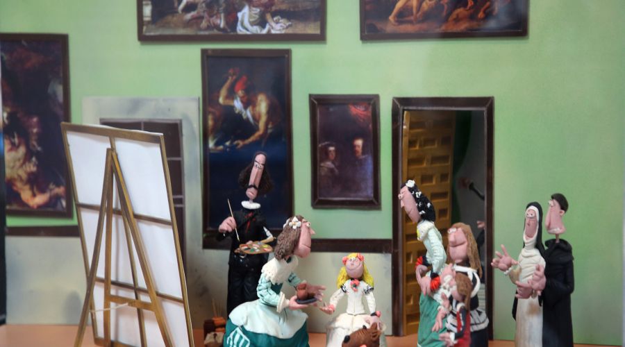 El Centro Cultural San Pedro acoge la muestra ‘PlastiHistoria’ integrada por veinte escenas en plastilina que van del Paleolítico hasta la actualidad