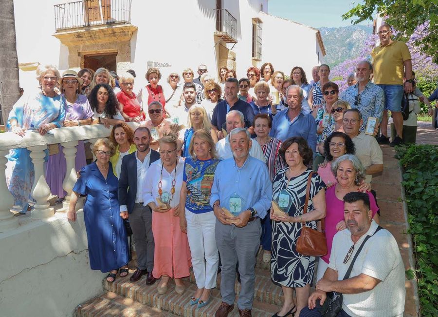 La Hermandad de La Columna obtiene el primer premio del II Concurso de Cruces de Mayo de Marbella