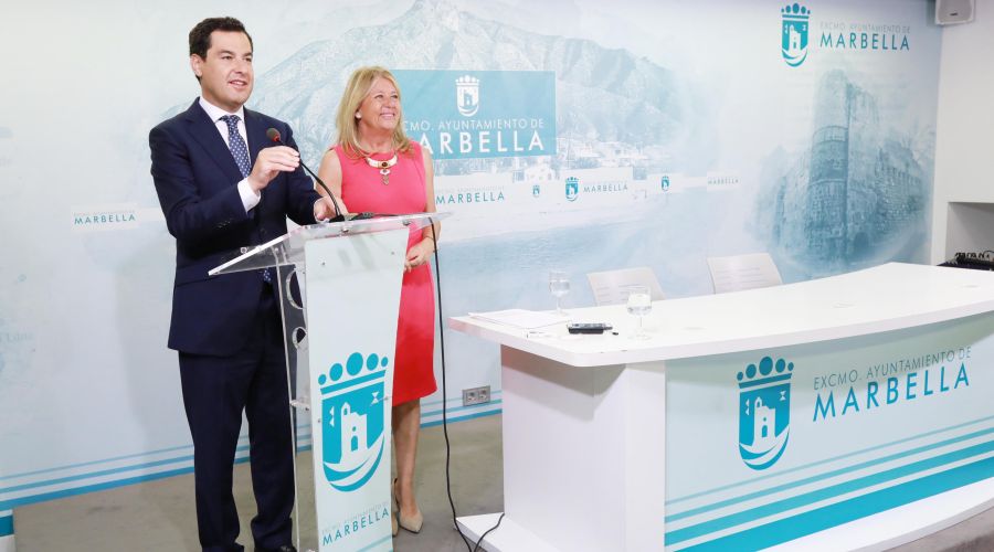 El presidente de la Junta de Andalucía asegura que “se ha abierto una nueva etapa en la relación con Marbella que va a permitir desbloquear las inversiones y proyectos pendientes”