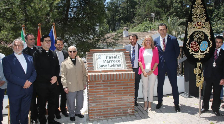 Marbella rinde homenaje al párroco José Lebrón con la inauguración de un pasaje con su nombre junto a la Iglesia de El Calvario