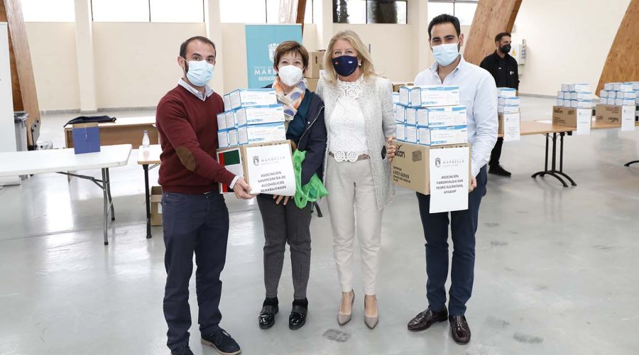 El Ayuntamiento reparte cerca de 135.000 mascarillas para las familias más vulnerables y centros educativos