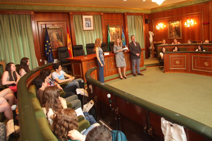 Imagen de la noticia El Ayuntamiento recibe la visita de estudiantes e…