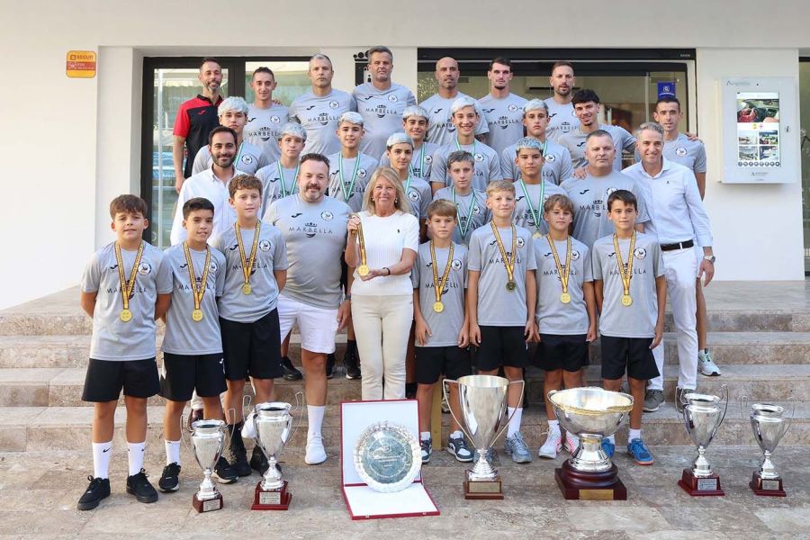Imagen de la noticia El Ayuntamiento reconoce la histórica temporada d…