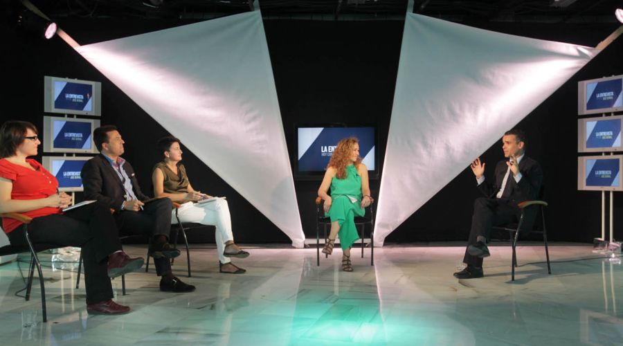 El alcalde hace balance de los cien primeros días de Gobierno municipal en una entrevista con periodistas locales y preguntas de los ciudadanos