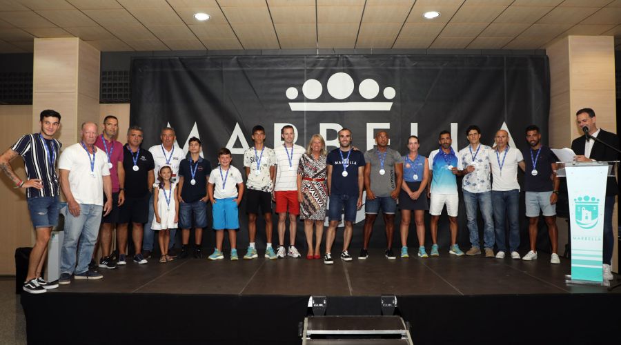 La alcaldesa destaca “el éxito, la constancia y el afán de superación” de los clubes y deportistas de la ciudad y subraya “su importancia como embajadores de Marbella”