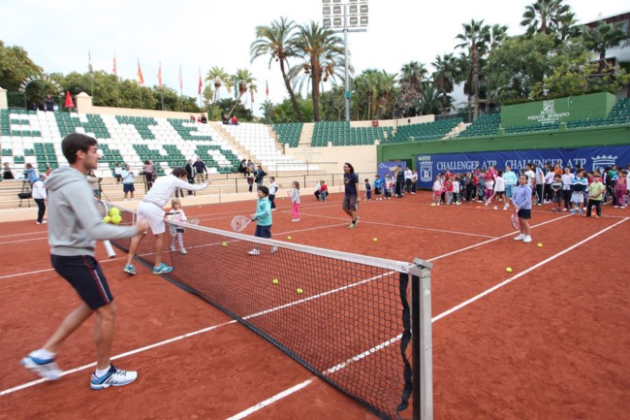 Imagen de la noticia La regidora acompañó a los jugadores del clinic d…