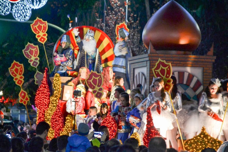 Imagen de la noticia Los Reyes Magos inundan de ilusión las calles dur…