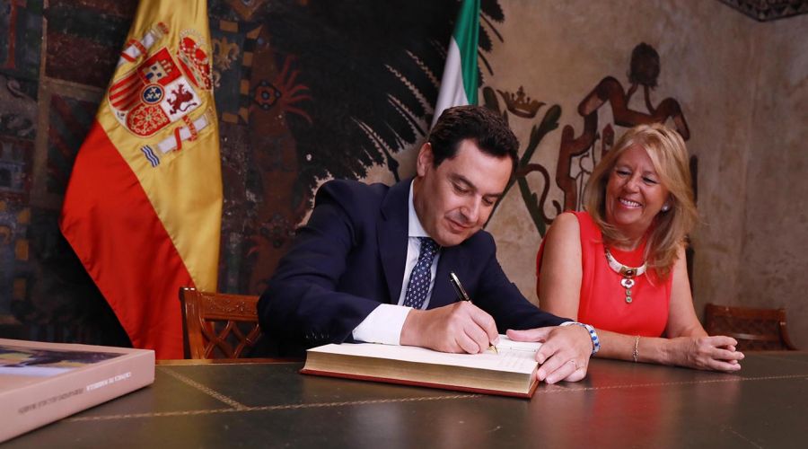 El presidente de la Junta de Andalucía asegura que “se ha abierto una nueva etapa en la relación con Marbella que va a permitir desbloquear las inversiones y proyectos pendientes”