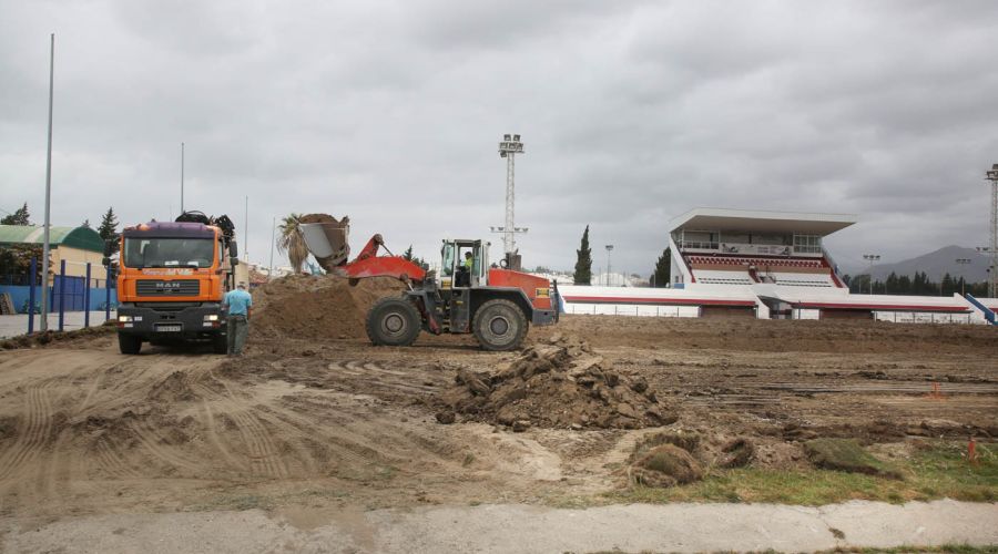La Tenencia de Alcaldía de San Pedro trabaja en la sustitución del césped natural por artificial del Estadio Municipal