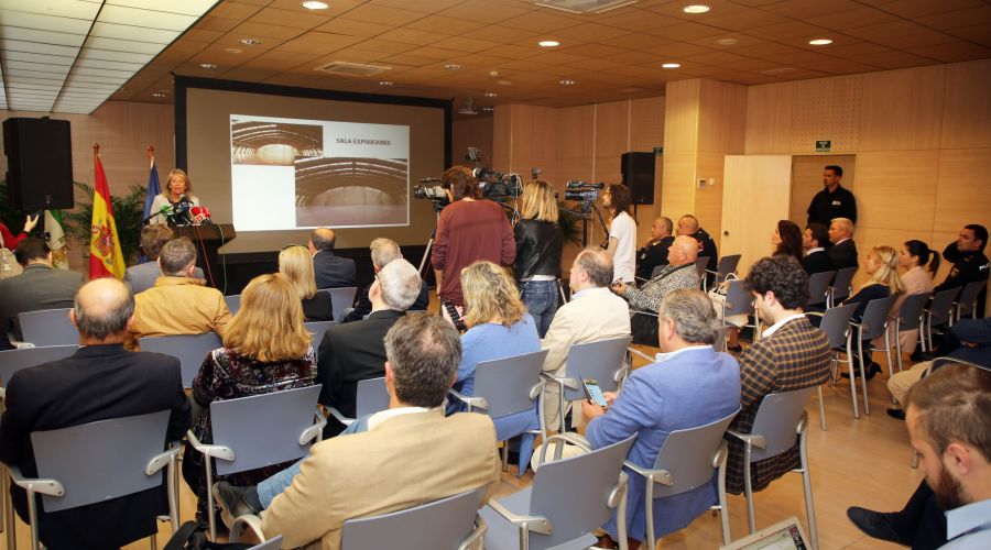 La alcaldesa destaca el potencial del Palacio de Congresos tras su modernización y anima al sector hotelero a que lo incorpore a su oferta para reforzar un segmento muy importante en la ciudad