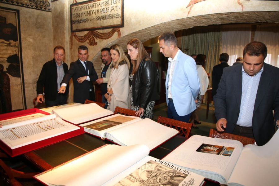 Imagen de la noticia El Ayuntamiento recepciona del CEIP Miguel de Cer…