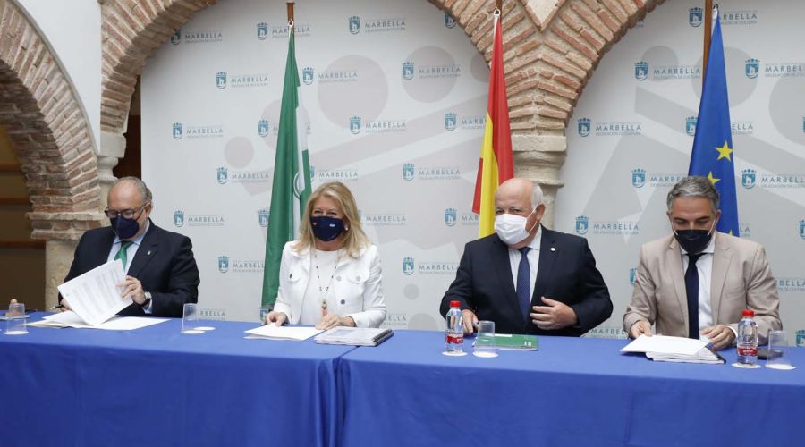 El Ayuntamiento y la Junta firman un protocolo para la mejora de los equipamientos sanitarios del municipio que incluirá actuaciones para impulsar los nuevos centros de salud de Ricardo Soriano y Las Chapas