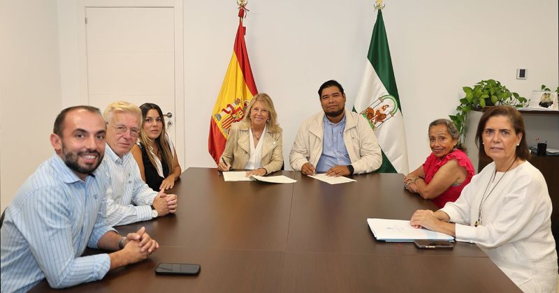El Ayuntamiento firma un convenio con la Asociación VENEMAR para contribuir a los gastos de envío de 1.000 kilos de ayuda humanitaria recopilada en l…