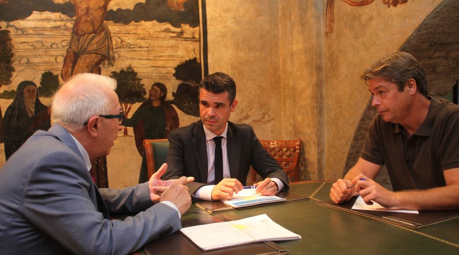 El Ayuntamiento entrará a formar parte de un proyecto piloto en materia de nuevas tecnologías impulsado por la Junta de Andalucía y Vodafone