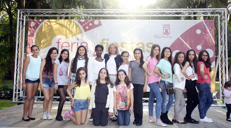 La alcaldesa ha compartido un encuentro con las aspirantes a Reinas y Damas de la Feria de San Bernabé 2015