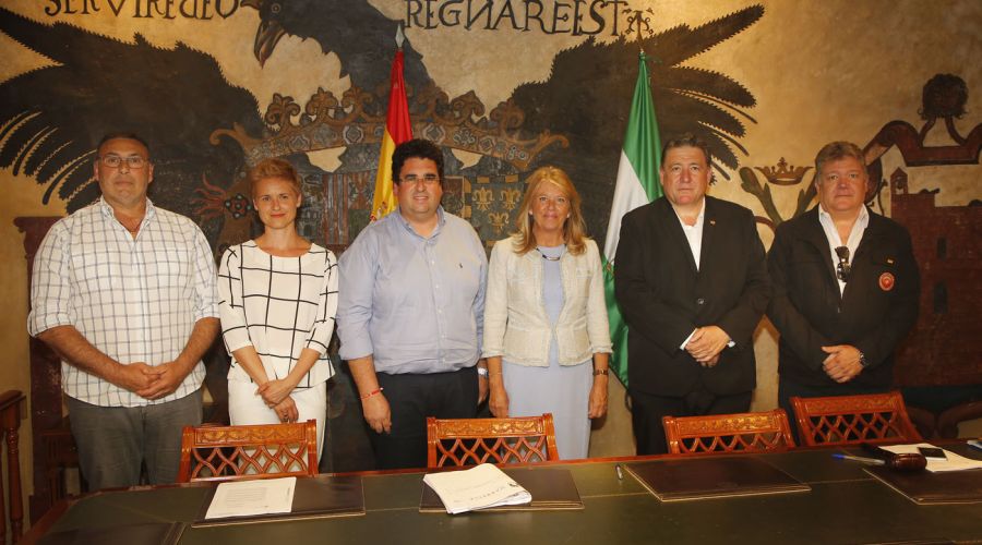 El Ayuntamiento formaliza la concesión de subvenciones a las hermandades de la Soledad, Santa Marta y Cristo del Amor