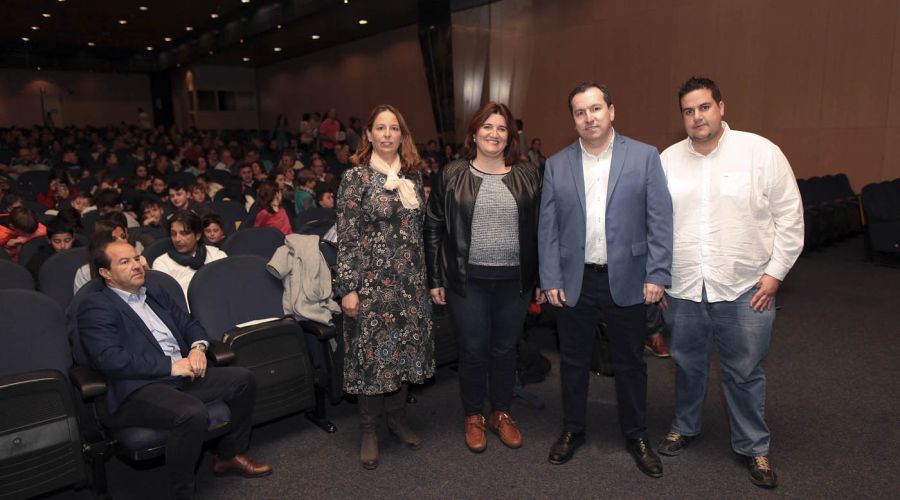 El Ayuntamiento respalda al equipo de baloncesto adaptado del CB Costa Marbella en la proyección del documental \'Orgullo Magenta\'