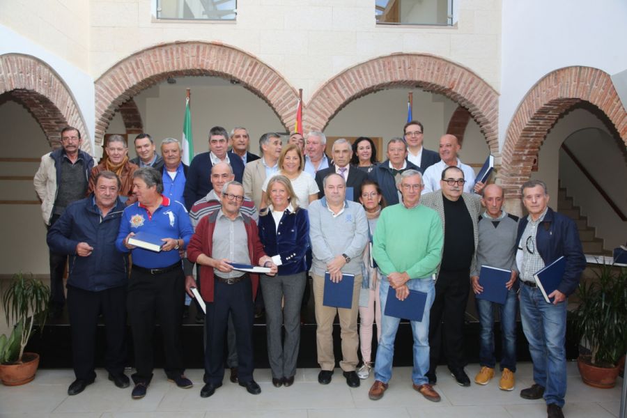 Imagen de la noticia El Ayuntamiento rinde homenaje a más de cincuenta…