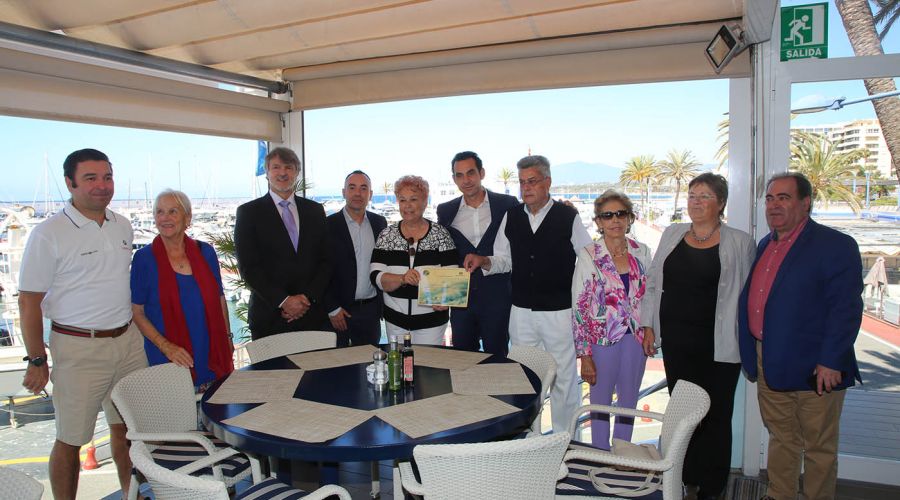 La Asociación Pro Dunas de Marbella recibe el Premio Marinero del Puerto Deportivo “por su labor en la difusión y el desarrollo de la actividad marina”