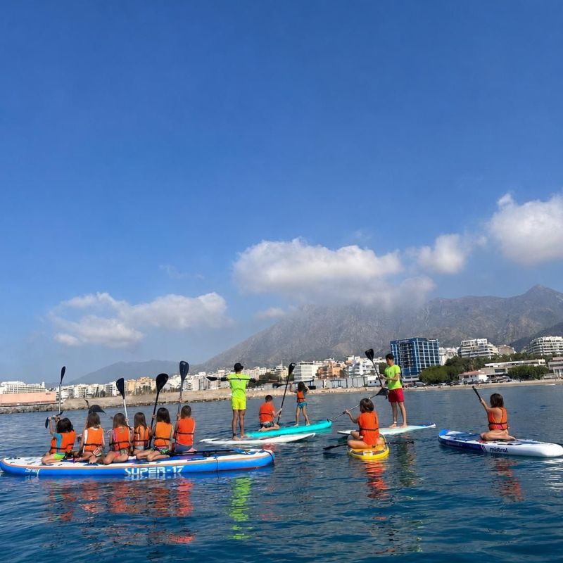Marbella impulsa una nueva edición del curso de Paddle Surf Inclusivo durante el mes de agosto con 95 plazas gratuitas