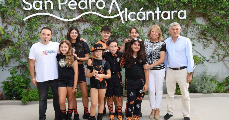 La alcaldesa pone en valor el talento joven de la banda local Skabum, que mañana disputará las semifinales del concurso televisivo ‘La Voz Kids’