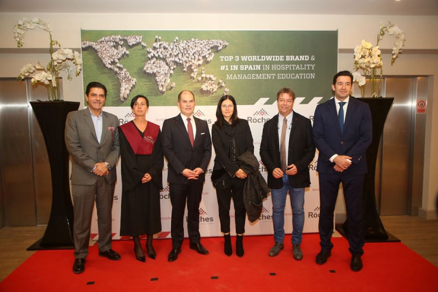 Imagen de la noticia Isabel Pérez asiste a la entrega de diplomas a al…