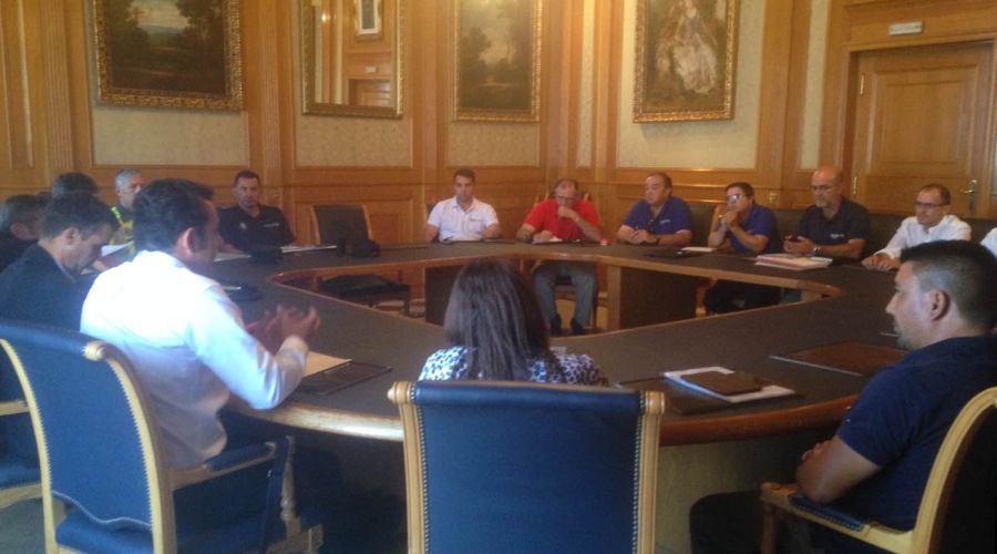 El Ayuntamiento estudia aplicar normativas más drásticas para acabar con el intrusismo en el sector del taxi