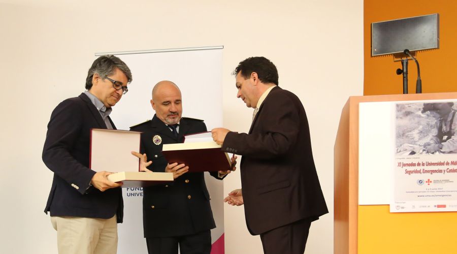 La UMA reconoce la labor formativa de Bomberos y Protección Civil de Marbella en la cátedra de Seguridad, Emergencias y Catástrofes