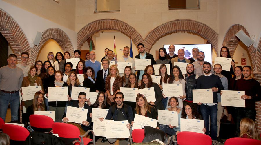 La alcaldesa asiste a la entrega de diplomas a los 80 alumnos de dos acciones formativas realizadas por el Ayuntamiento en colaboración con la Fundación INCYDE