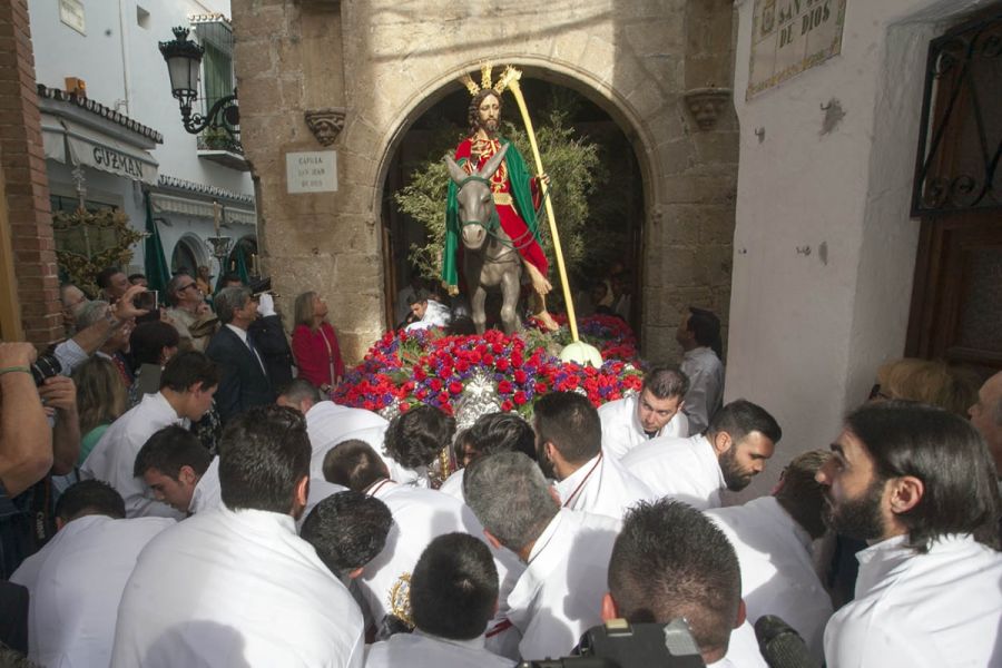 Imagen de la noticia La alcaldesa acompaña a la procesión de la Pollin…