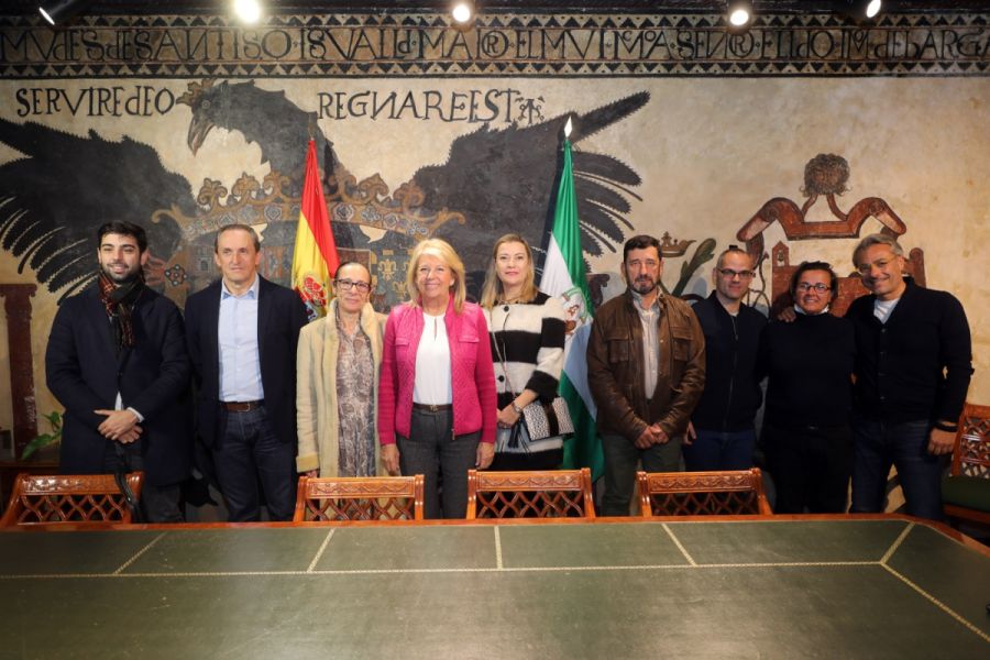 Imagen de la noticia La alcaldesa recibe a la nueva junta de gobierno…