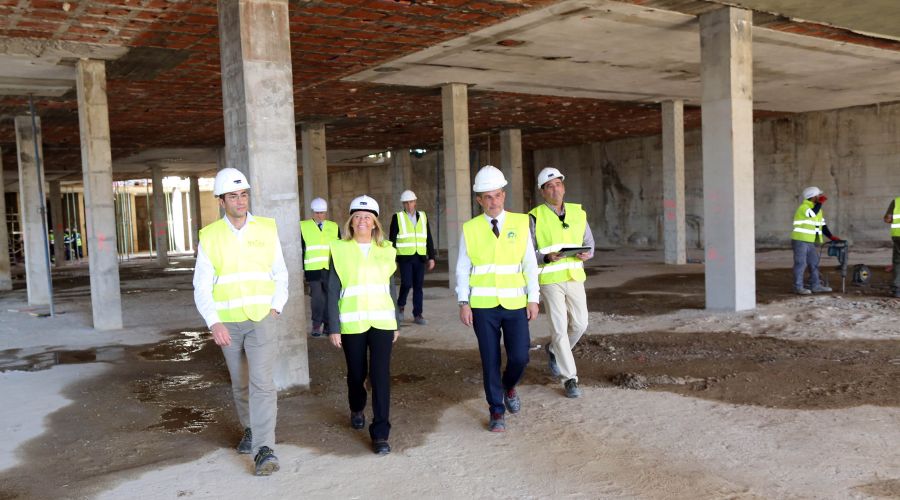 La alcaldesa visita las obras del Club Med Magna Marbella, que abrirá sus puertas en la primavera de 2020