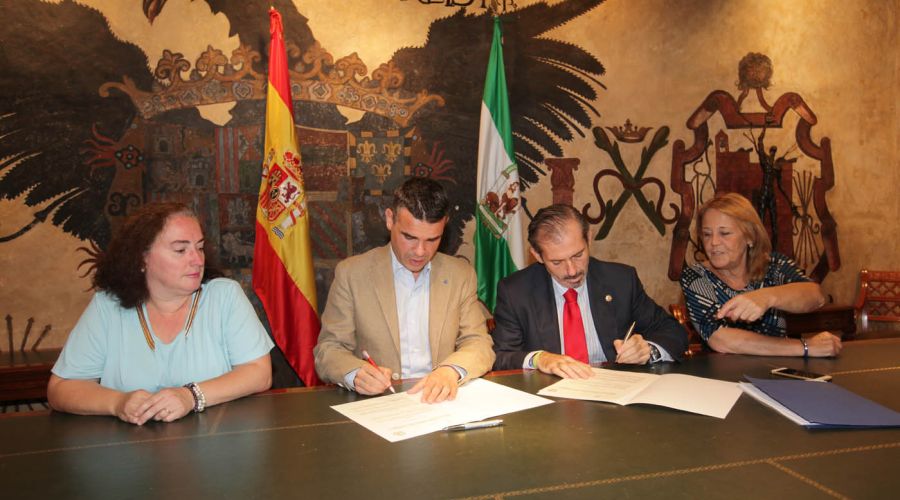 El Ayuntamiento firma un convenio con el Colegio de Abogados de Málaga para ofrecer asesoramiento jurídico gratuito a víctimas de delitos de odio