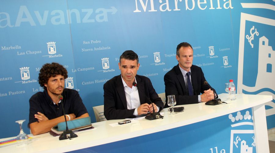 El alcalde recibe la propuesta de crear en Marbella unas instalaciones únicas en Europa para el fomento del deporte gaélico