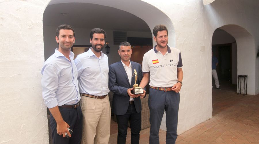 El alcalde destaca la promoción de la ciudad por parte del equipo de regata ‘Marbella Team’